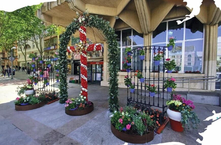 26 participantes compiten por tener la Cruz de Mayo más hermosamente adornada en Ciudad Real el domingo