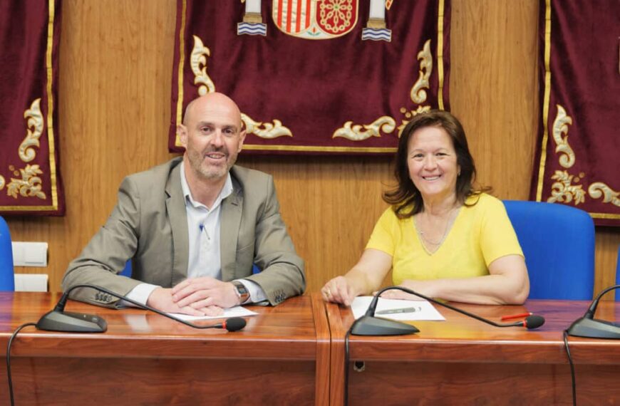 El alcalde se reúne con la nueva presidenta de Brazos Abiertos