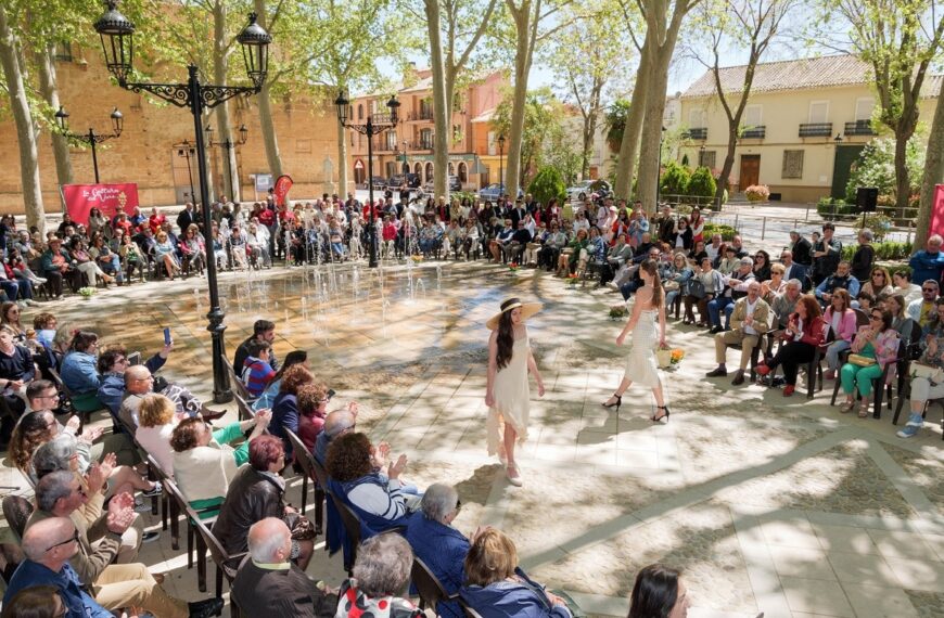Un maridaje único entre moda y vino en Argamasilla de Alba gracias a ‘La Cultura del Vino’