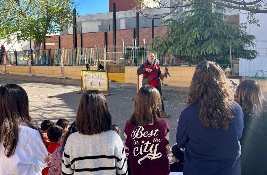 Más de 1.700 alumnos de centros educativos de CLM conocen el mundo de la cetrería