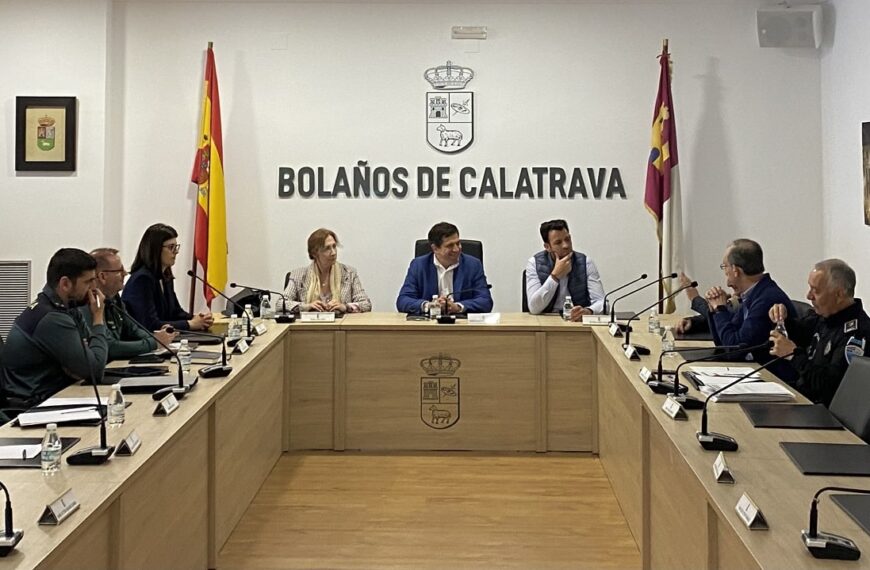 La subdelegada del Gobierno y el alcalde de Bolaños de Calatrava presiden la Junta Local de Seguridad