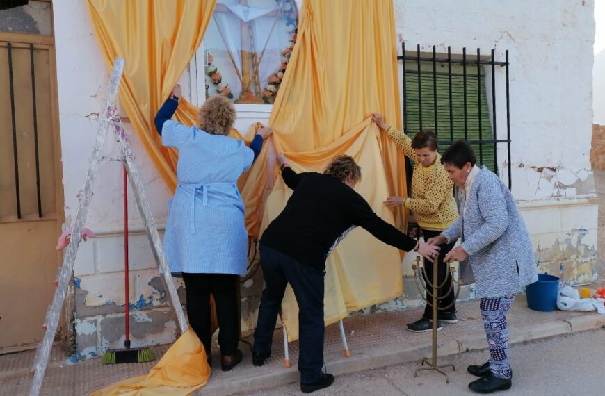 Una veintena de cruces se pueden visitar en la tradicional Fiesta de Cruces y Mayos en Carrizosa