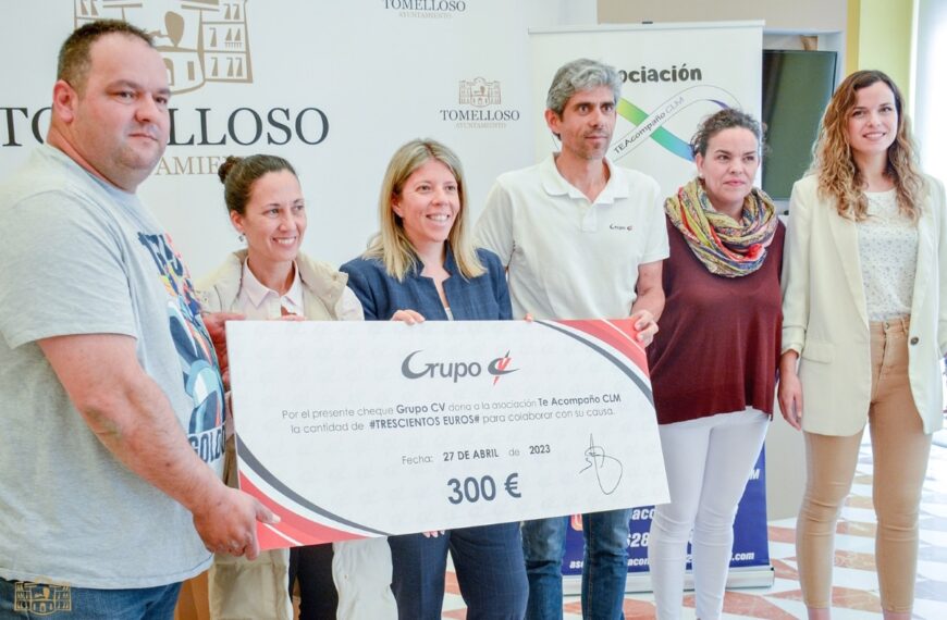 Deportistas tomelloseros que participaron en la mítica París-Roubaix entregaron un cheque solidario de 300 € a TEAcompaño