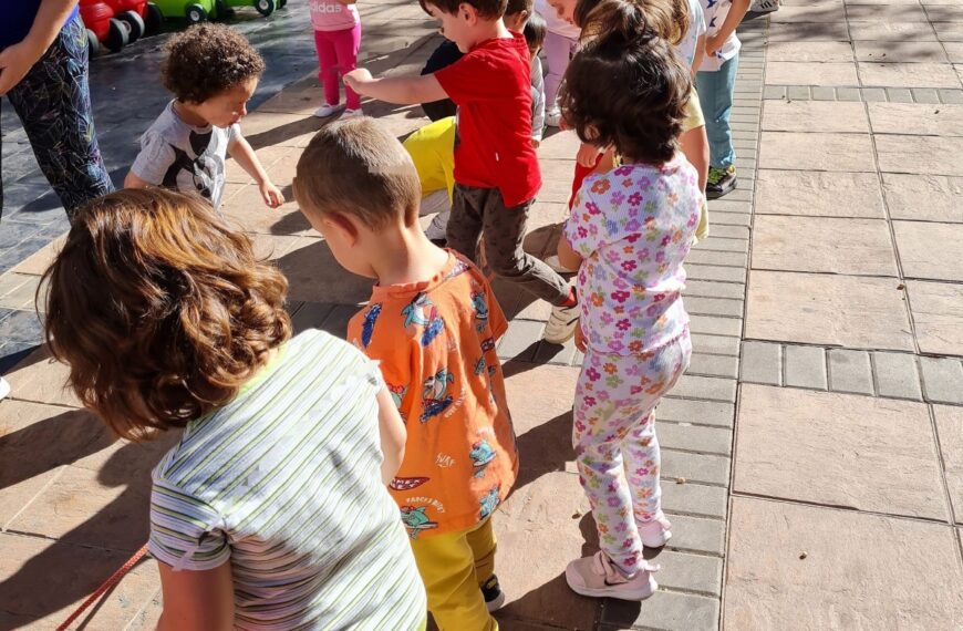 Con una mañana de juegos y actividades ha celebrado el Día de la Educación Física en la Calle, la Escuela Infantil Pelines de Miguelturra