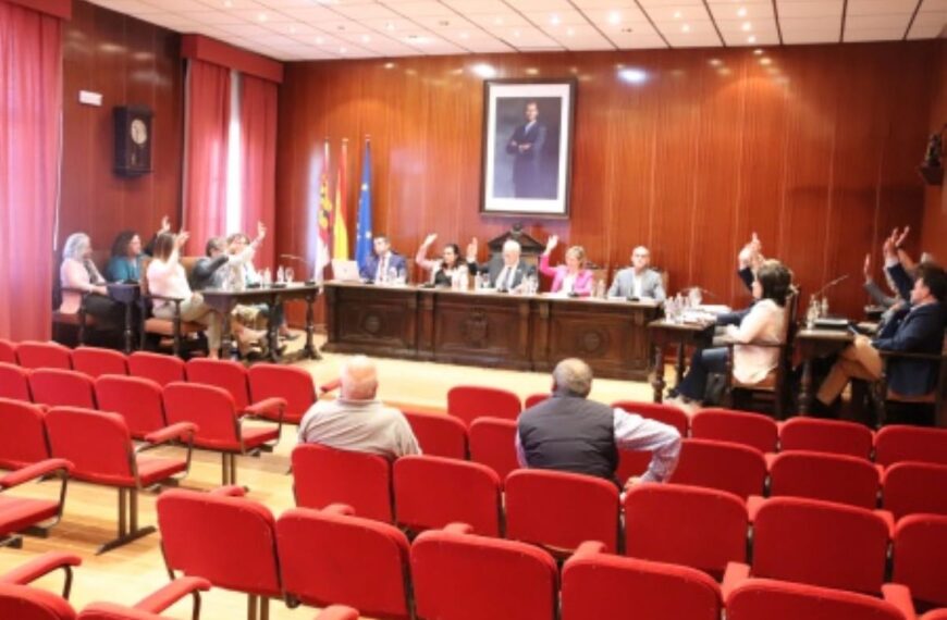 3 empresas de plantas fotovoltaicas aportarían durante 35 años el 1% de su facturación para patrocinar actuaciones municipales en Manzanares