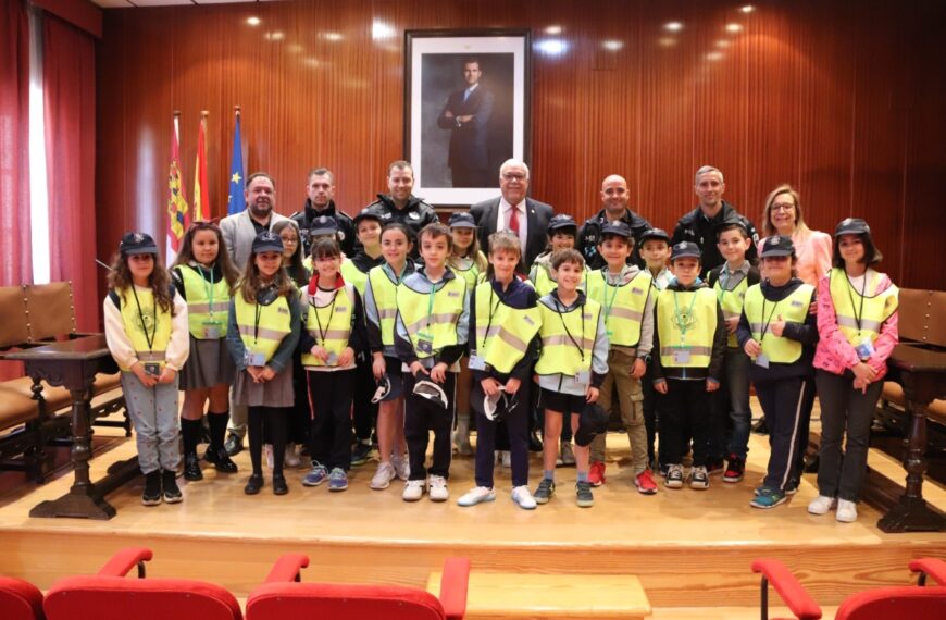 40 escolares de 4º y 5º de primaria “Policías por un día” dentro de las IX Jornadas de Educación Vial en Manzanares