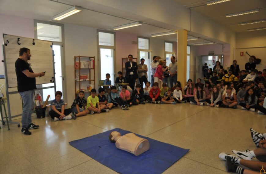 Formación para el uso de los desfibriladores instalados por  la Diputación de Ciudad Real en 181 centros de Infantil y Primaria de la provincia