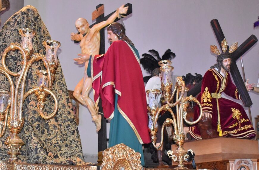 Una ruta de la Junta General de Cofradías ha mostrado el patrimonio artístico, histórico e imaginero de la Semana Santa en Puertollano