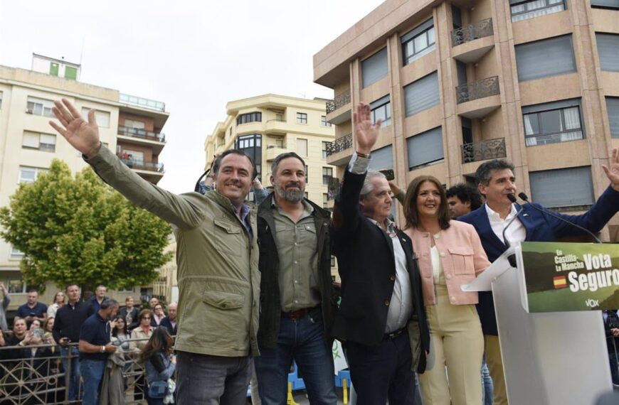 Abascal desestima el voto útil de Feijóo y advierte que el PP no es efectivo para enfrentar al socialismo