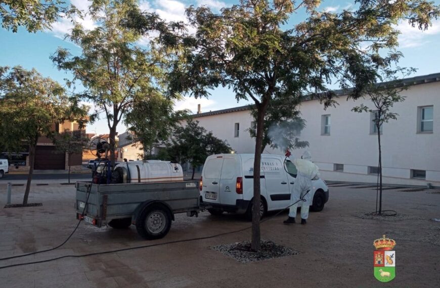 Adelanto de la campaña de fumigación en Bolaños de Calatrava (Ciudad Real) debido a la anticipación del calor.