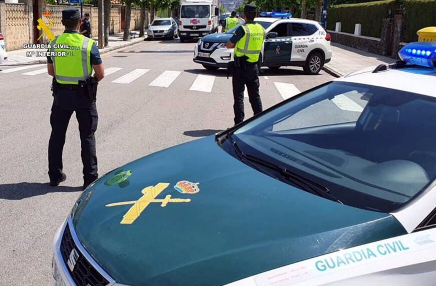 Detienen a dos sujetos en Santa Cruz de Mudela por transporte ilegal de un detenido