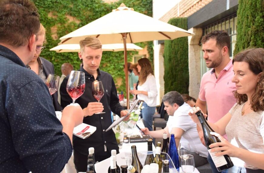 Más de cien importadores establecen contacto directo con hasta 62 bodegas de C-LM en el evento de bienvenida previo a Fenavin.