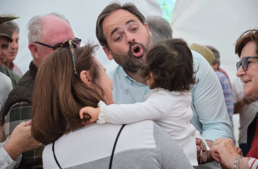 Núñez disfruta de la romería de San Isidro: desde la sabrosa caldereta hasta el curioso concurso de marcha atrás de tractores.