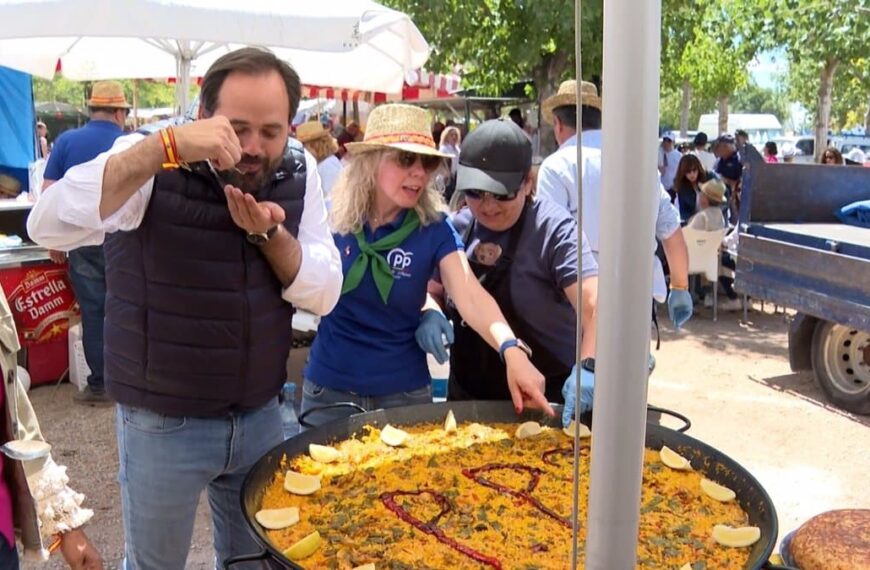 Núñez se impulsa en la primera semana de campaña gracias a la fuerza del cambio, disfrutando de paellas y de un baño de masas con Aznar.