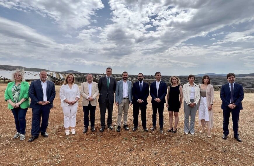 Renovalia muestra el poderío de su planta de energía solar en Puertollano y planea otra similar en Guadalajara