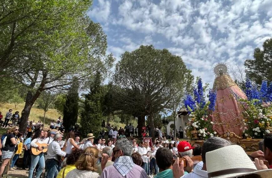 La tradicional Romería de la Virgen de la Sierra de Villarrubia de los Ojos celebra el próximo domingo 21 de mayo su 55ª edición