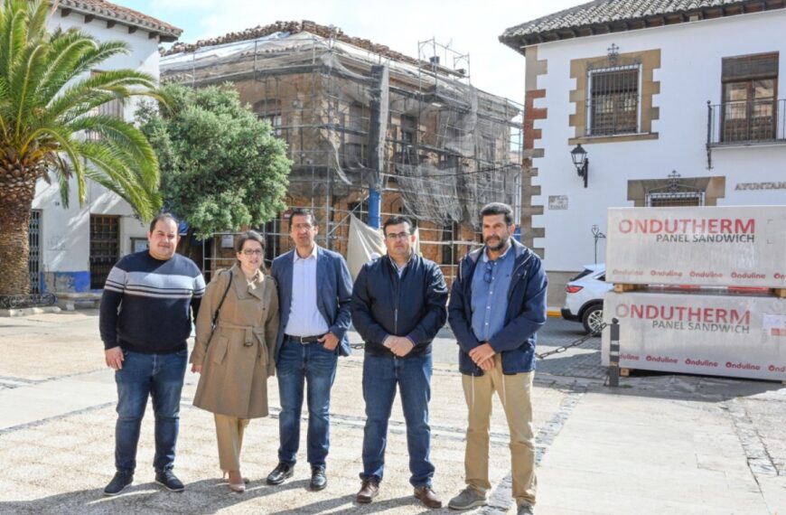 Caballero de visita en Villahermosa ha podido comprobar  las mejoras acometidas en la localidad con el apoyo de la Diputación