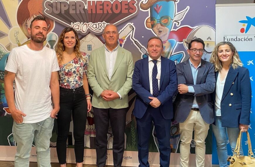 La exposicion SuperHéroes de ‘Valorarte’ impulsado por Laborvalía puede visitarse en la Posada de los Portales de Tomelloso