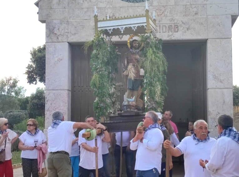 Con la bajada de San Isidro a la Parroquia de Corral comienza la cuenta atrás para la fiesta local