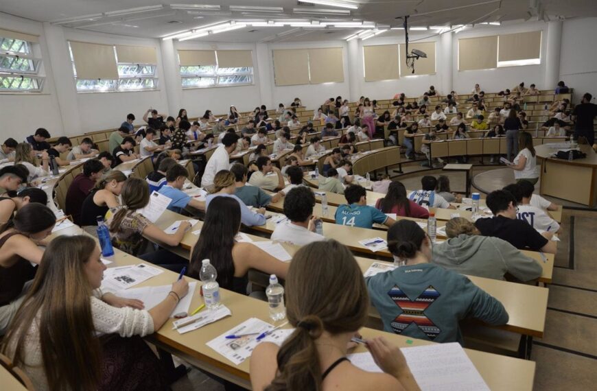 Aprobado el 95,43% de los 7.828 estudiantes que realizaron la EvAU en el distrito universitario C-LM