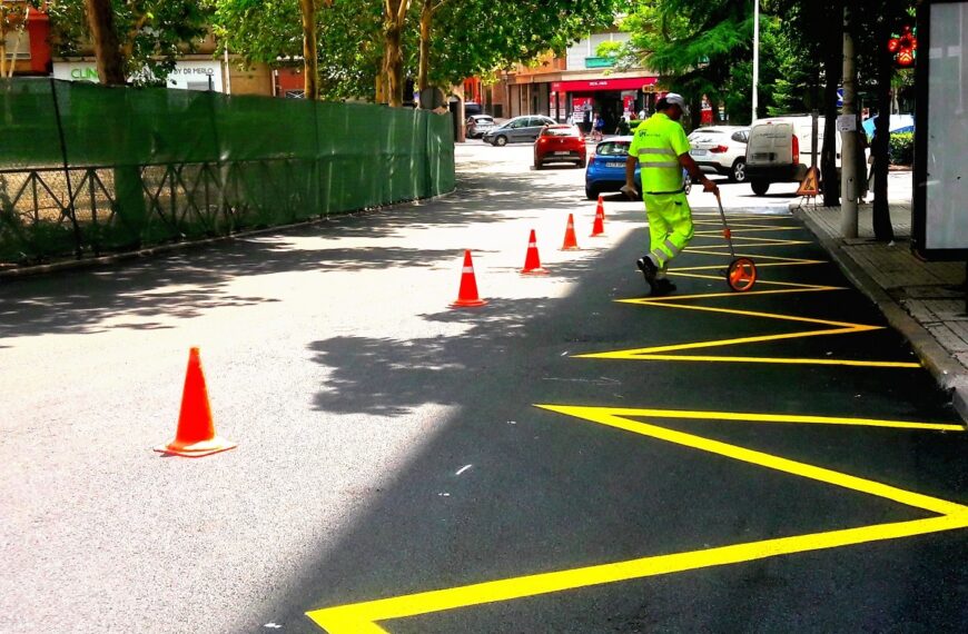 Nuevo asfaltado y nueva señalización vial en el Paseo de San Gregorio en Puertollano con una inversión de 96.776 €