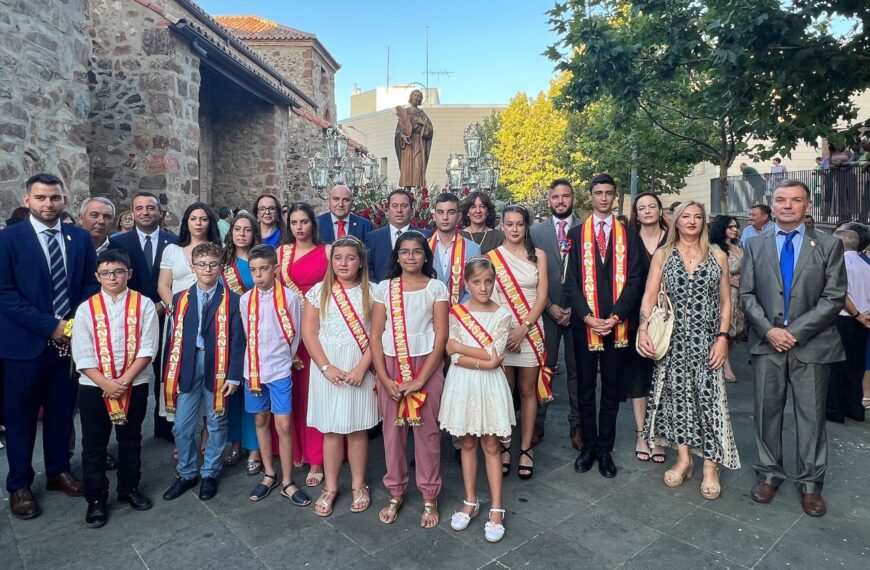 La delegada de la Junta, Blanca Fernández, participa en Porzuna la procesión de San Pantaleón, patrón de la localidad