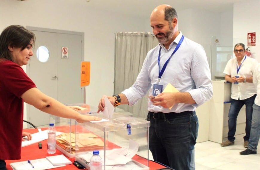 El PP en Castilla-La Mancha gana apoyo como voto útil, afectando a izquierda y derecha mientras el PSOE resiste y Sumar carece de relevancia.