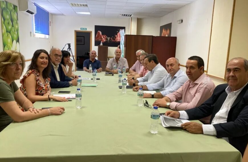 Los socialistas subrayan el compromiso del Gobierno con la agricultura: 1.800 millones de euros invertidos en apoyo al sector