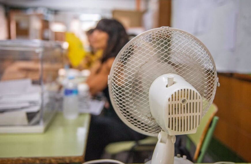 Resultados de las elecciones en C-LM: PP obtendría 10-11 escaños, PSOE se quedaría con 8, Vox cae a 2-3 y Sumar no alcanza. Datos de Sigma Dos.