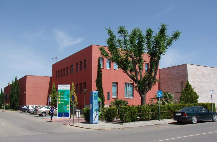 Trabajador herido al quedar atrapado entre dos máquinas en un almacén de frutas de Membrilla (Ciudad Real)