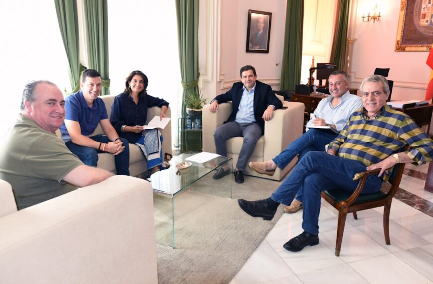 Miembros de la junta directiva de la Asociación Provincial de Hostelería recibidos en el Palacio de la Diputación de Ciudad Real