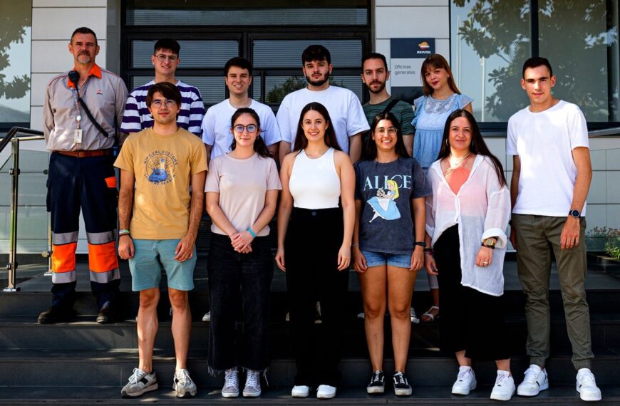 Universitarios realizan prácticas en el Complejo Repsol de Puertollano hasta el 31 de agosto con el programa anual de Becas de Repsol
