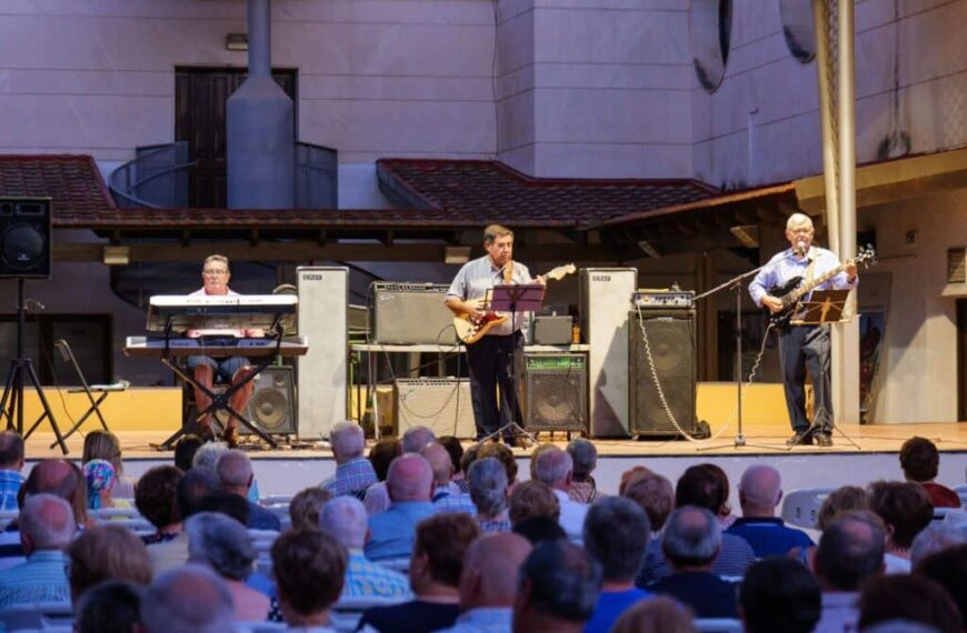 AJANA ofreció un concierto con creaciones atemporales que marcaron una época en la historia de la música