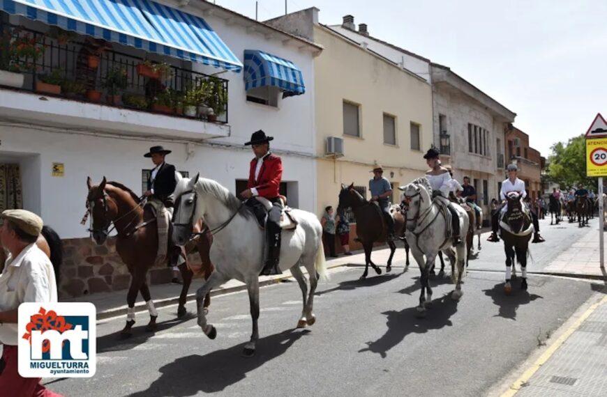 Tradicional pasacalles de la Asociación Amigos del Caballo «Nuestra Señora de la Estrella» el 3 de septiembre en Miguelturra