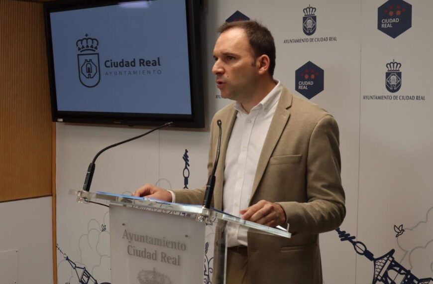 Renovación del césped del Campo de Fútbol Polideportivo Juan Carlos I: Una inversión de 163.444 euros por parte del Ayuntamiento de Ciudad Real