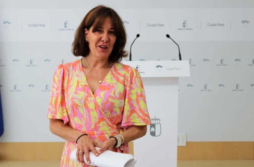 Blanca Fernández recuerda a la alcaldesa de La Solana que los minutos de silencio “no son propaganda, sino un acto de unidad, de solidaridad y de justicia”