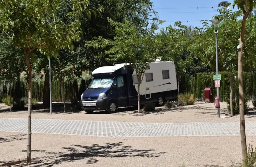 Ya está en correcto funcionamiento el parking de autocaravanas de Peralvillo tiene espacio para 12 autocaravanas y demás servicios
