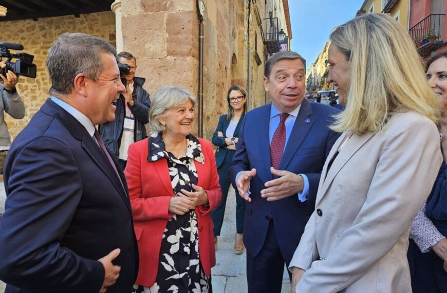 Castilla-La Mancha se reunirá con la Unesco en primavera para abordar la declaración de Sigüenza como Patrimonio de la Humanidad y el proyecto Geoparque