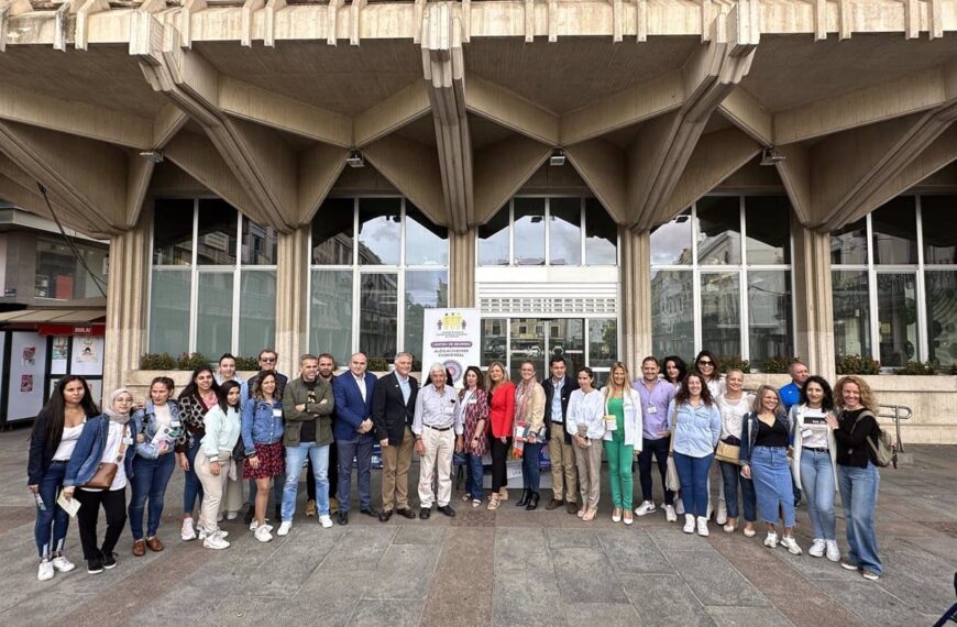 Concentración en Ciudad Real para reclamar más recursos e investigación en el Día Mundial del Alzheimer.