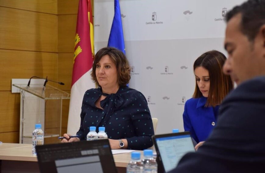 Entrega de Premios Regionales de Turismo y Raíz Culinaria en Castilla-La Mancha 2023 y 2022, destacando siete empresas y entidades locales.