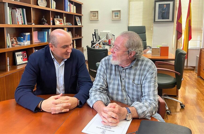 El Gobierno regional y el alcalde de Alamillo revisan el estado de las infraestructuras sanitarias