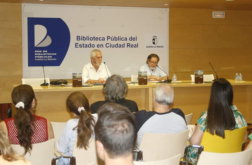 Versos, música, sentimientos y cariño en una tarde de belleza y poesía con el poeta Juan Camacho