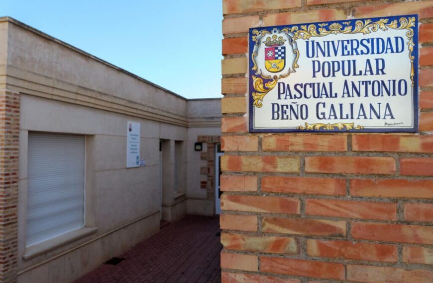 La Asociación El Árbol del Alba colabora con el área de Cultura en el taller sensorial de la UP