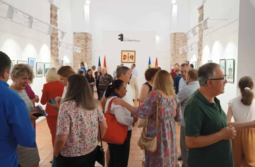 Antonio Zaragoza presenta su visión manchega de Rumanía en Quintanar de la Orden