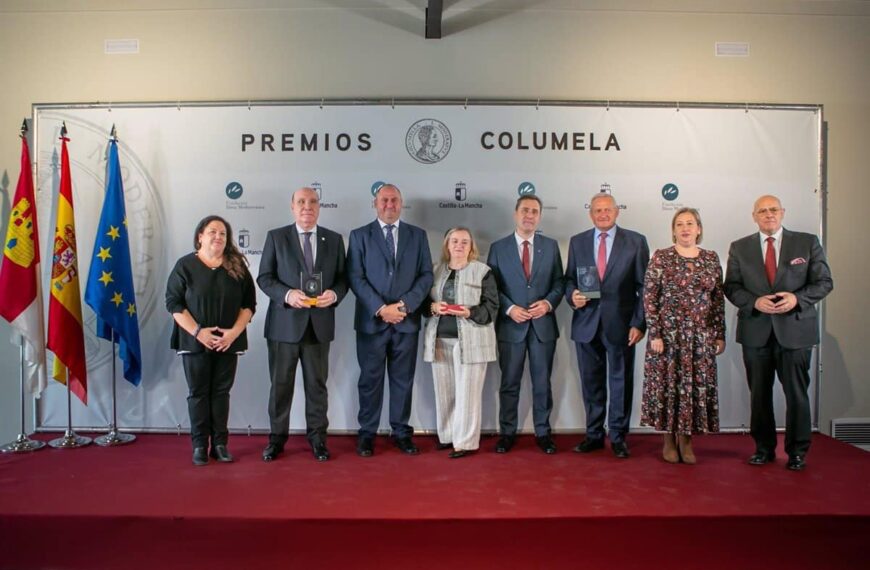 Academia Gastronomía, Enólogos Castilla-La Mancha y Cooperativas Agroalimentarias reciben Premios Columela por promover dieta mediterránea.