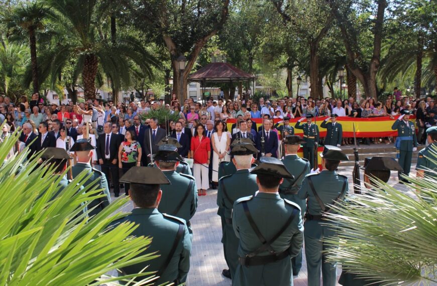 Blanca Fernández celebra la Fiesta Nacional reconociendo el trabajo de la Guardia Civil