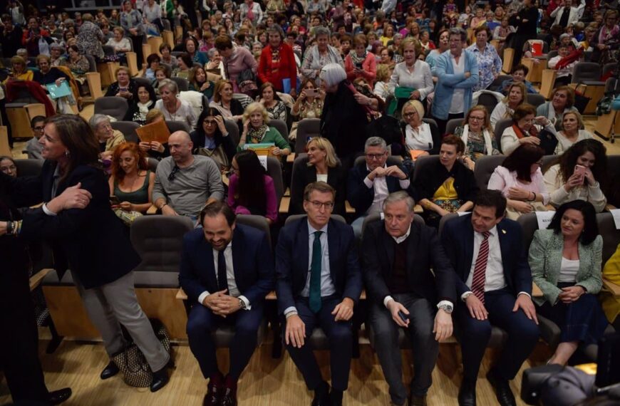 El presidente del PP destaca el papel vital de las mujeres rurales en el desarrollo territorial