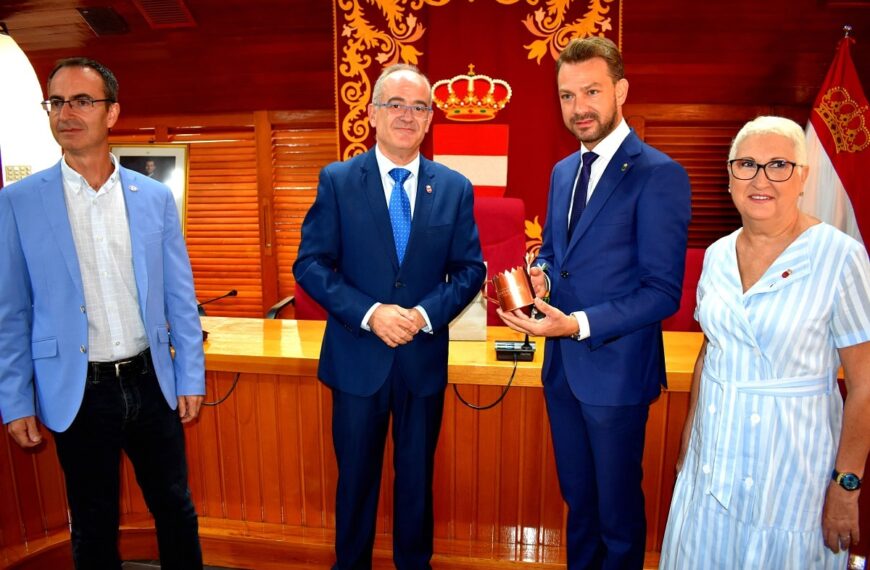 Estrechando lazos institucionales entre Puertollano y Jaraíz de la Vera