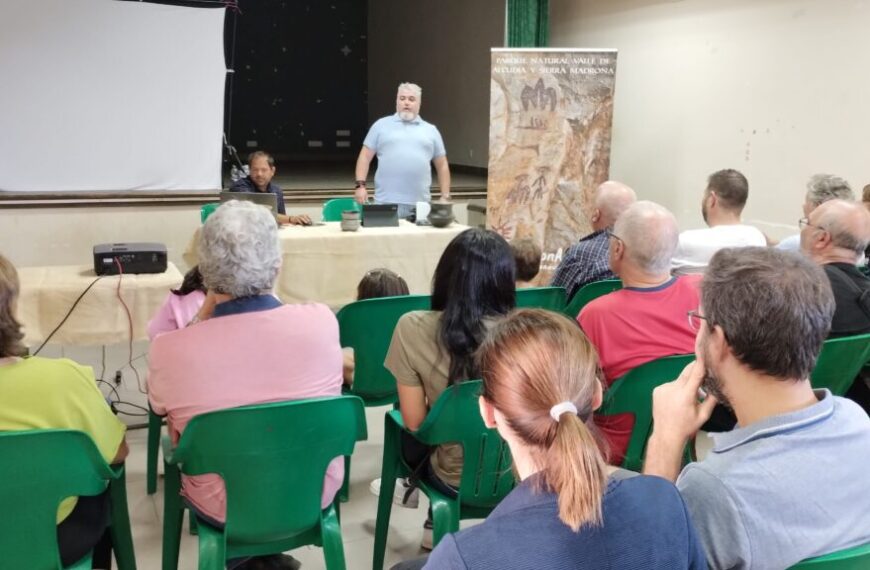 Rubén Paz inaugura las Jornadas de Arte Rupestre en Fuencaliente para dar a conocer su valioso patrimonio cultural