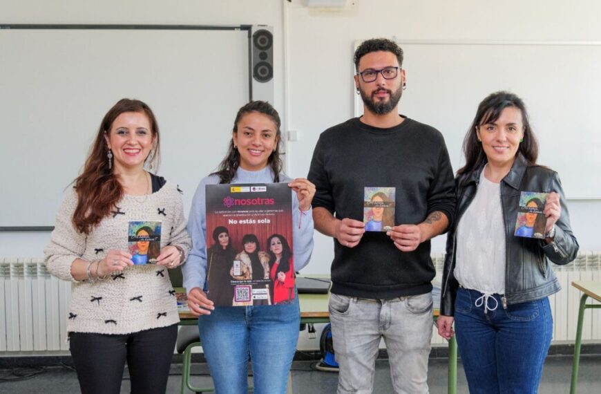 El IES Vicente Cano acoge una charla sobre trata y explotación sexual 